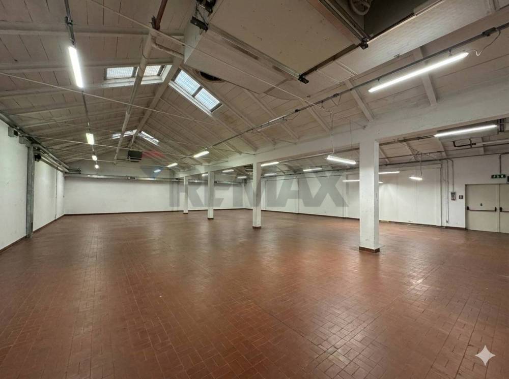 capannone in vendita ad Agra