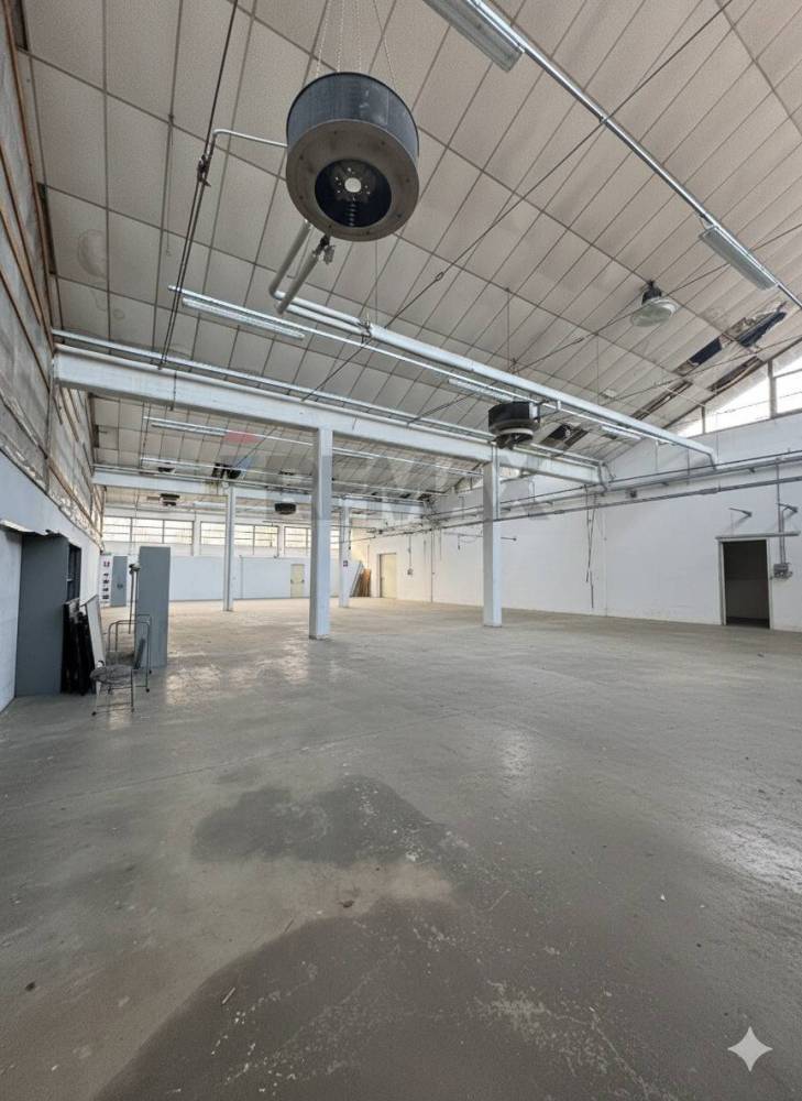 locale di sgombero in vendita ad Agra