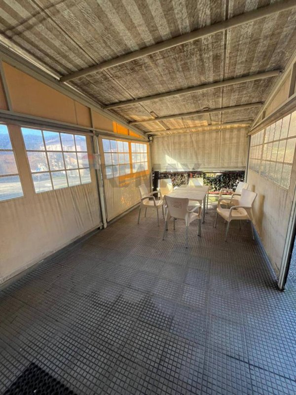 negozio in vendita ad Agra