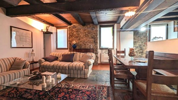 appartamento in vendita ad Agra