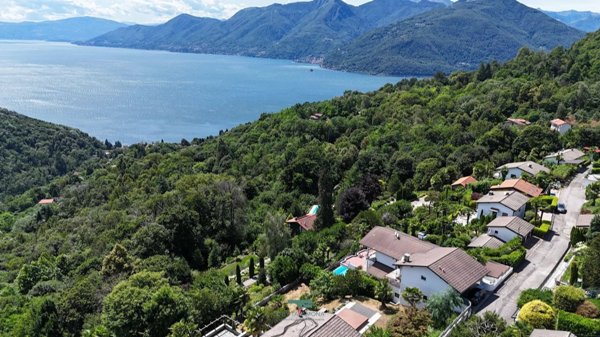 appartamento in vendita ad Agra