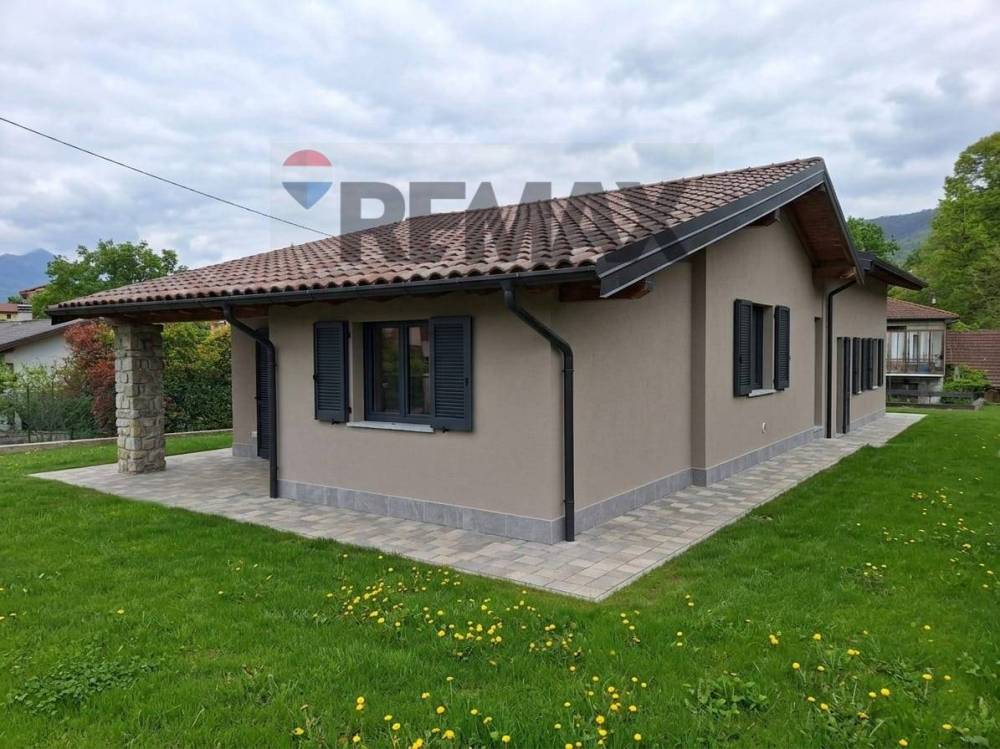 casa indipendente in vendita ad Agra