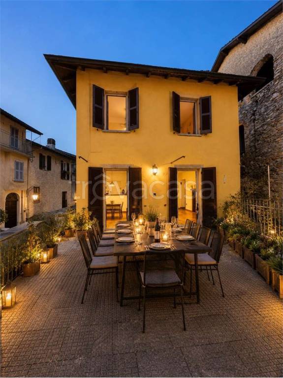casa indipendente in vendita ad Agra