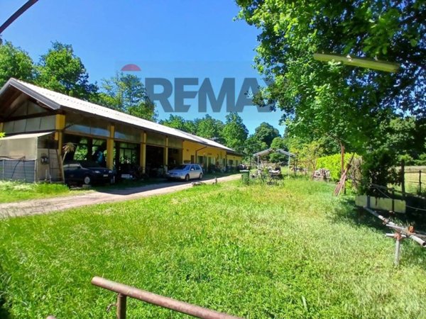 azienda agricola in vendita ad Agra