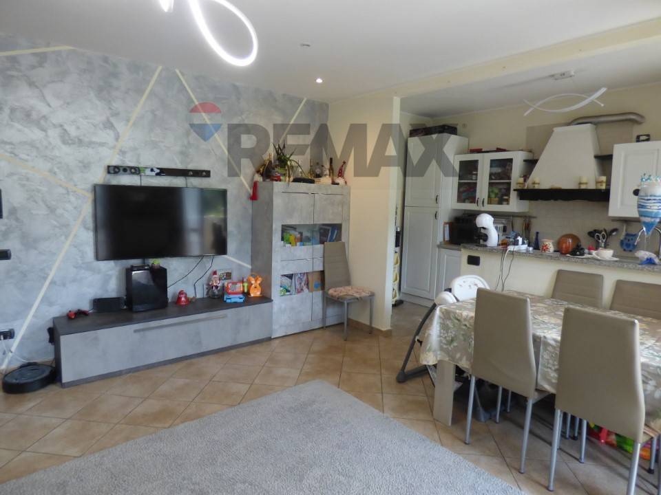 appartamento in vendita ad Agra
