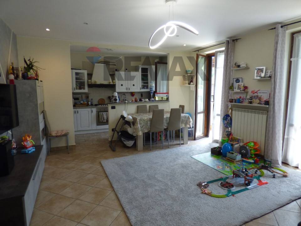 appartamento in vendita ad Agra