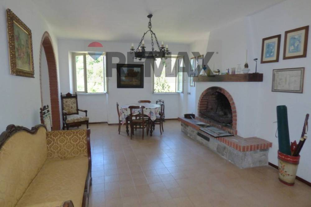 appartamento in vendita ad Agra
