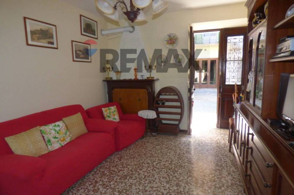 appartamento in vendita ad Agra