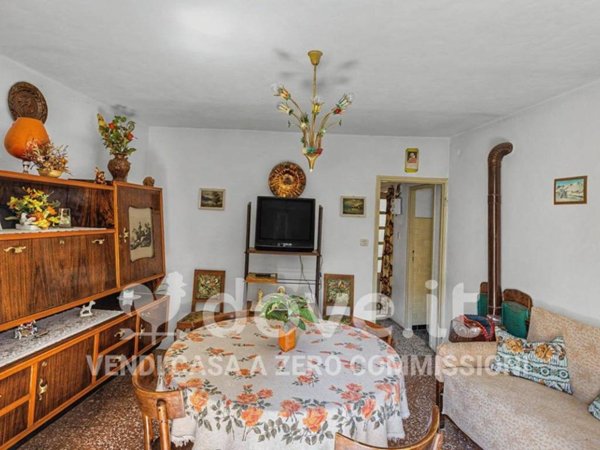 appartamento in vendita ad Agra