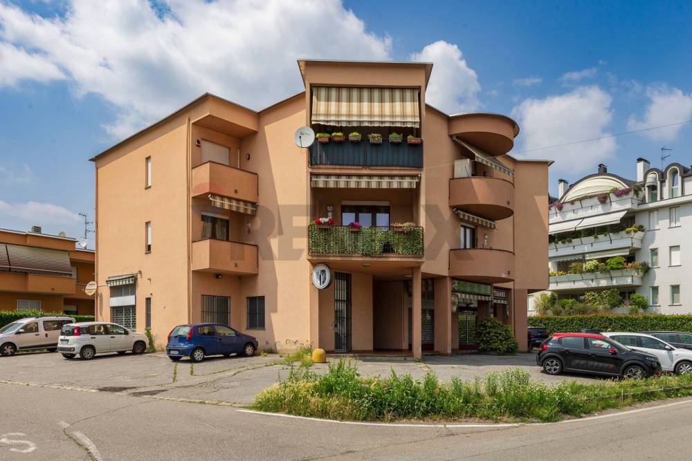 appartamento in vendita ad Agra