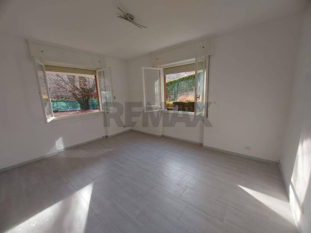 appartamento in vendita ad Agra