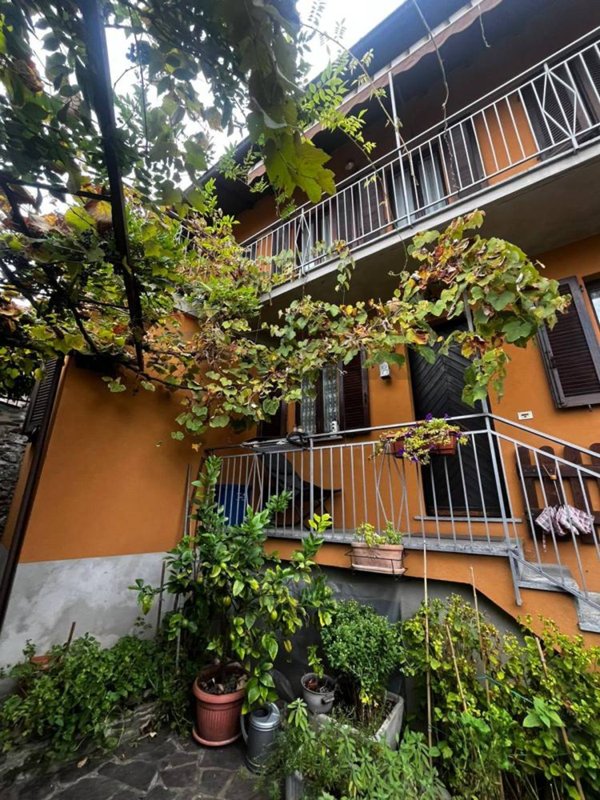 casa indipendente in vendita ad Agra