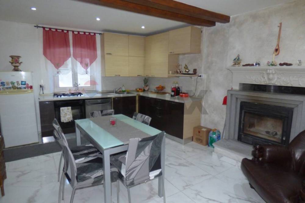 casa indipendente in vendita ad Agra