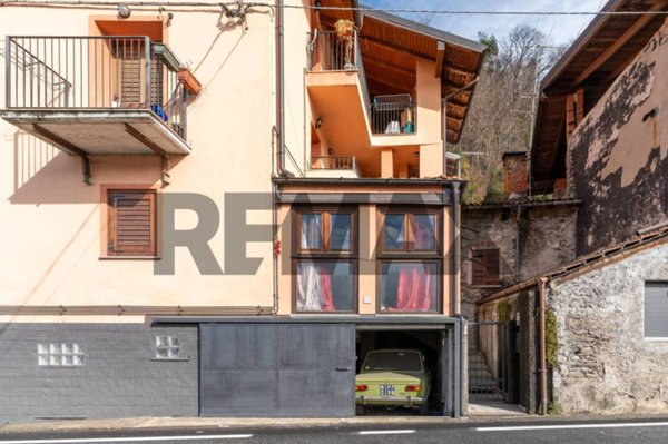 appartamento in vendita ad Agra