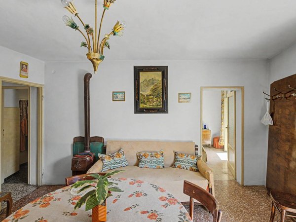 appartamento in vendita ad Agra
