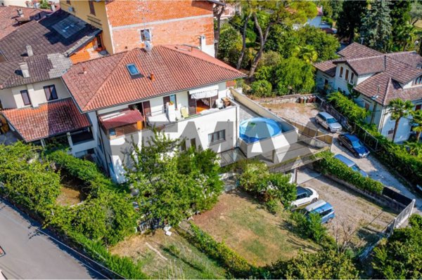 appartamento in vendita ad Agra