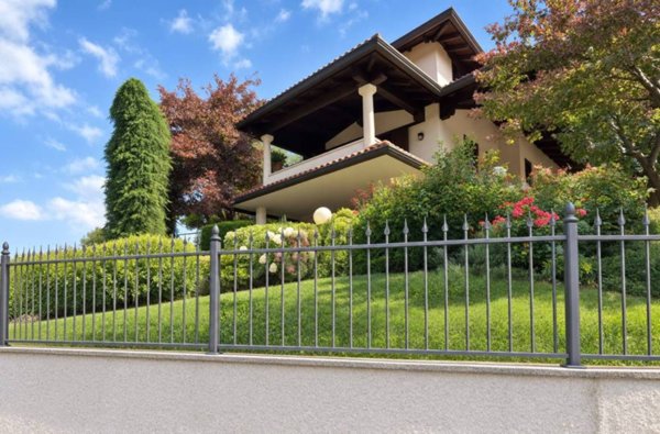 casa indipendente in vendita ad Agra