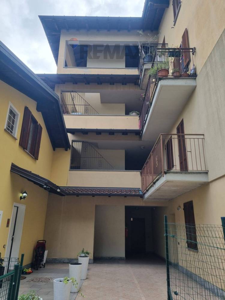 appartamento in vendita ad Agra
