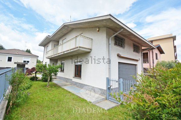 casa indipendente in vendita ad Albizzate
