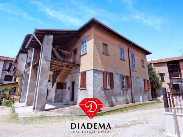 casa indipendente in vendita ad Albizzate