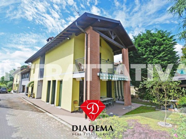 casa indipendente in vendita ad Albizzate