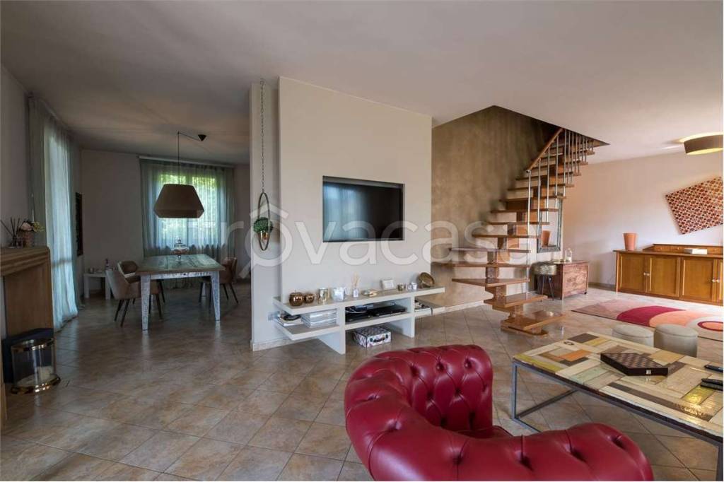 casa indipendente in vendita ad Albizzate