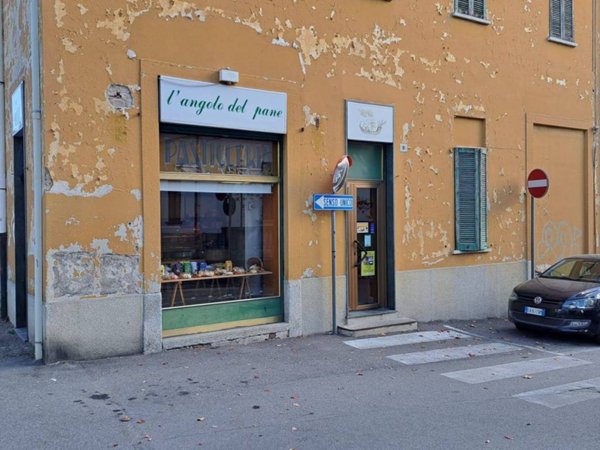 negozio in vendita ad Albizzate