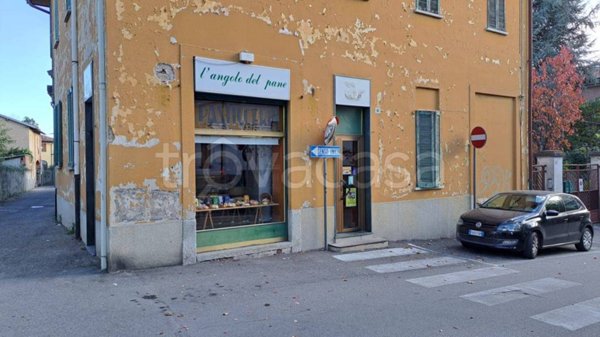 negozio in vendita ad Albizzate