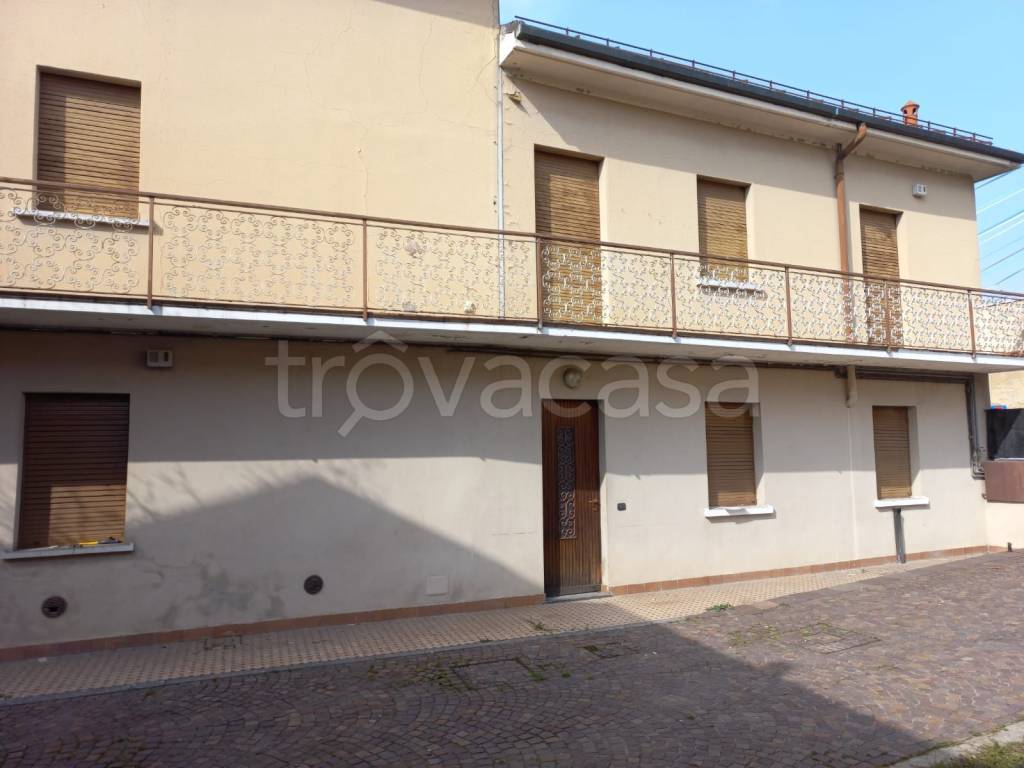 casa indipendente in vendita ad Albizzate