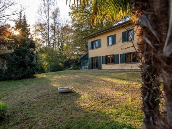 casa indipendente in vendita ad Albizzate
