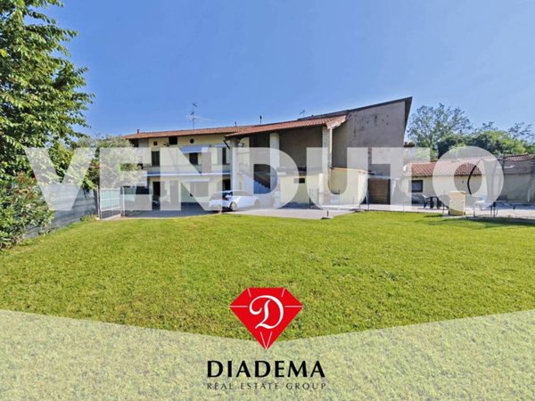 casa indipendente in vendita ad Albizzate