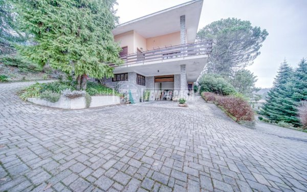 casa indipendente in vendita ad Albizzate