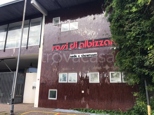 locale commerciale in vendita ad Albizzate