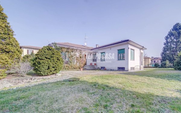 casa indipendente in vendita ad Albizzate