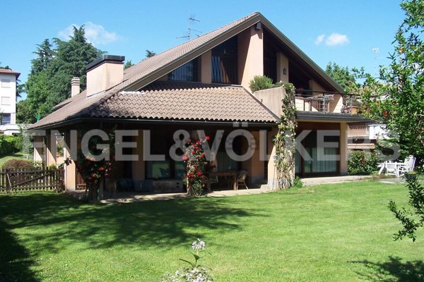casa indipendente in vendita ad Albizzate