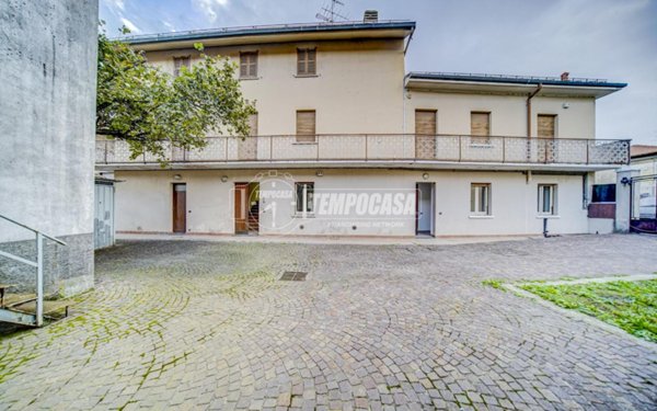 casa indipendente in vendita ad Albizzate