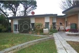 casa indipendente in vendita ad Albizzate