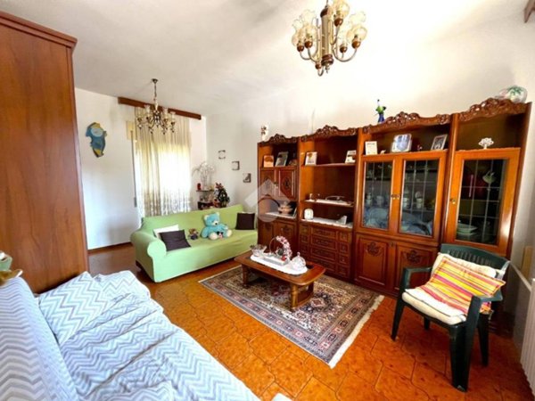 casa indipendente in vendita ad Albizzate