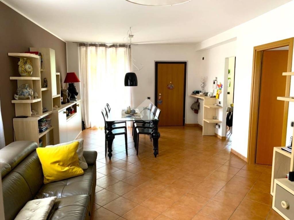 casa indipendente in vendita ad Albizzate