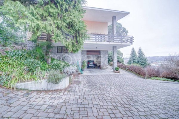 casa indipendente in vendita ad Albizzate