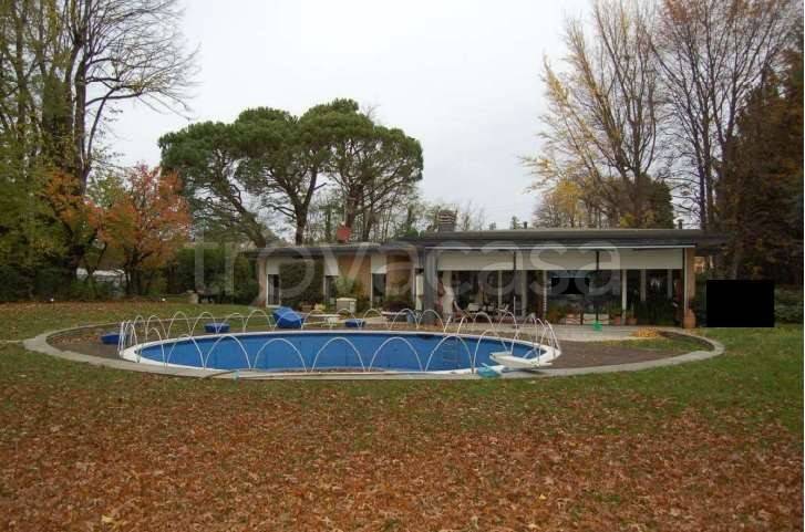 casa indipendente in vendita ad Albizzate