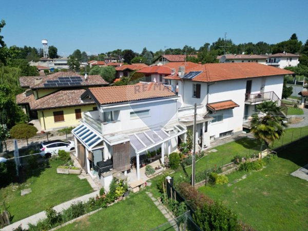 casa indipendente in vendita ad Albizzate