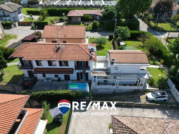 casa indipendente in vendita ad Albizzate