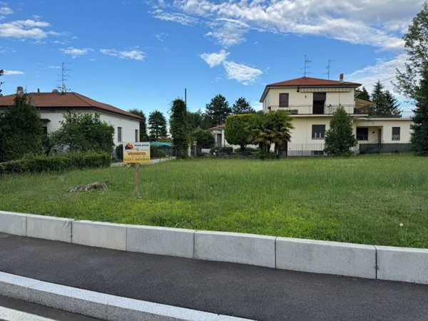 terreno edificabile in vendita ad Albizzate