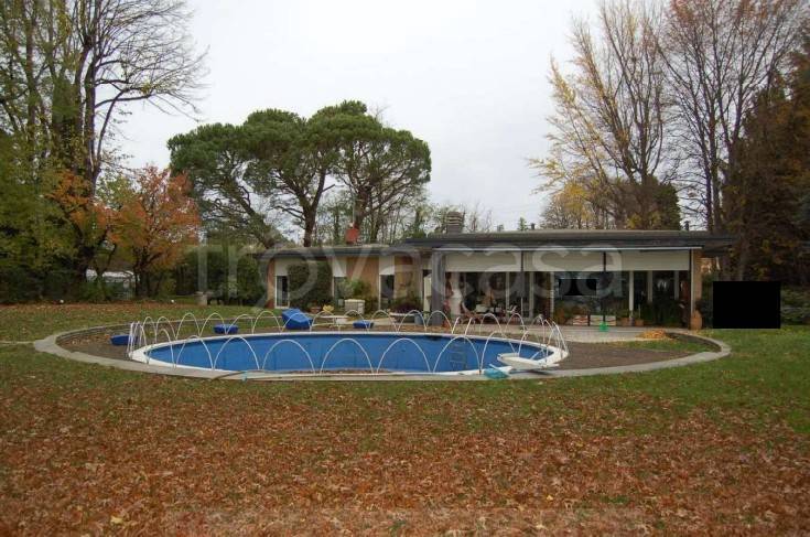 casa indipendente in vendita ad Albizzate
