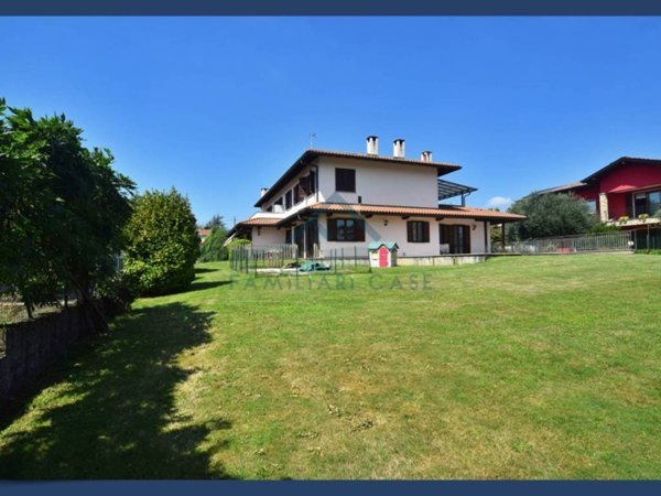 casa indipendente in vendita ad Albizzate