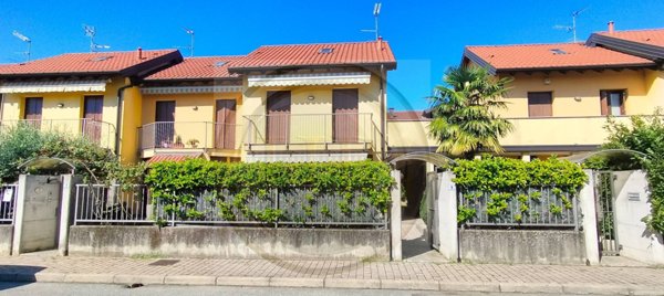 casa indipendente in vendita ad Albizzate