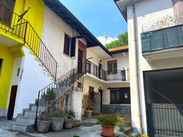 casa indipendente in vendita ad Albizzate
