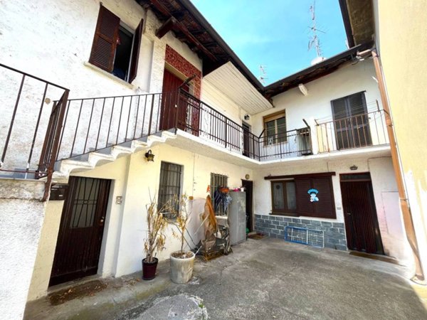 casa indipendente in vendita ad Albizzate
