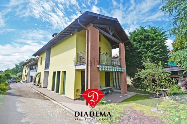 casa indipendente in vendita ad Albizzate